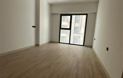 C21 ROOF'dan 19.ETAP'da KAPALI BALKONLU VESTİYERLİ 3+1 KİRALIK DAİRE