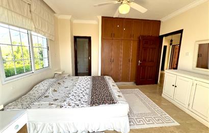 Girne Ozanköy Havuzlu Geniş Arsalı 3+1 Villa