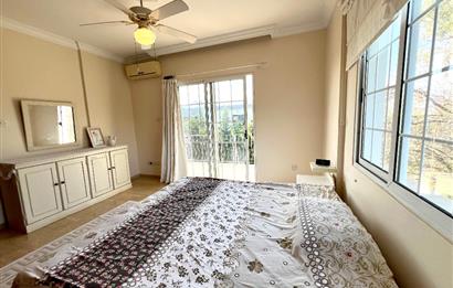 Girne Ozanköy Havuzlu Geniş Arsalı 3+1 Villa