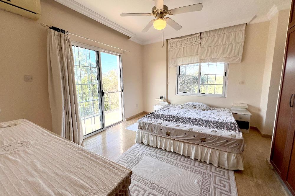 Girne Ozanköy Havuzlu Geniş Arsalı 3+1 Villa
