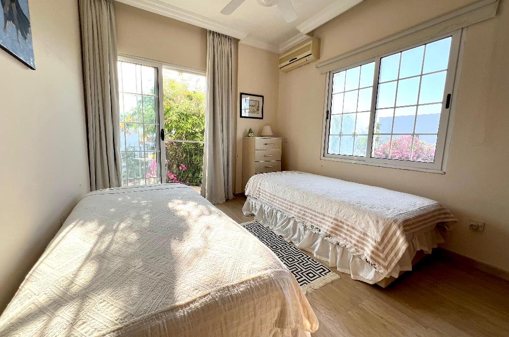 Girne Ozanköy Havuzlu Geniş Arsalı 3+1 Villa