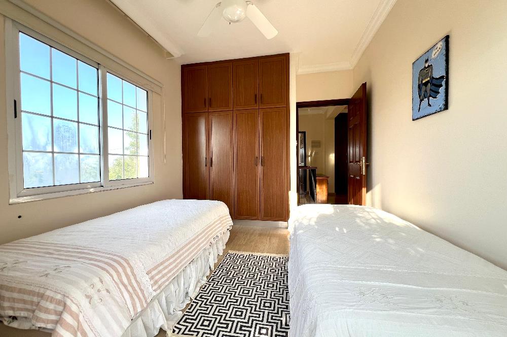 Girne Ozanköy Havuzlu Geniş Arsalı 3+1 Villa