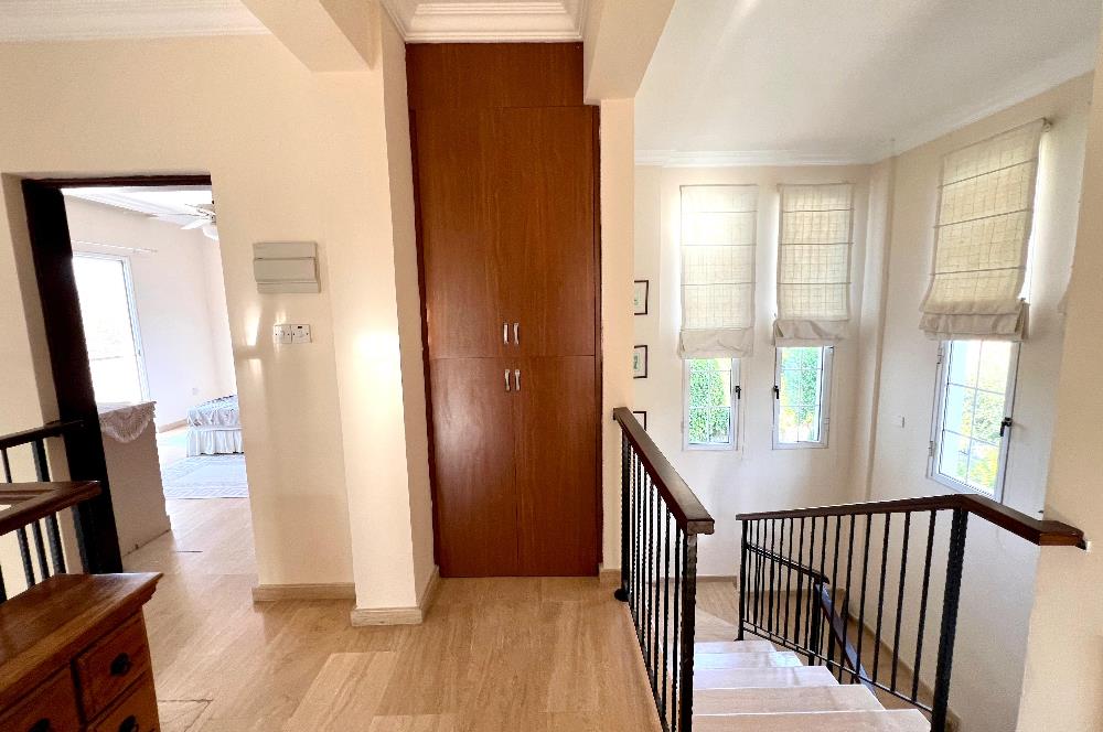Girne Ozanköy Havuzlu Geniş Arsalı 3+1 Villa