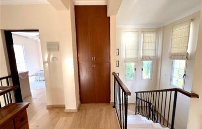 Girne Ozanköy Havuzlu Geniş Arsalı 3+1 Villa