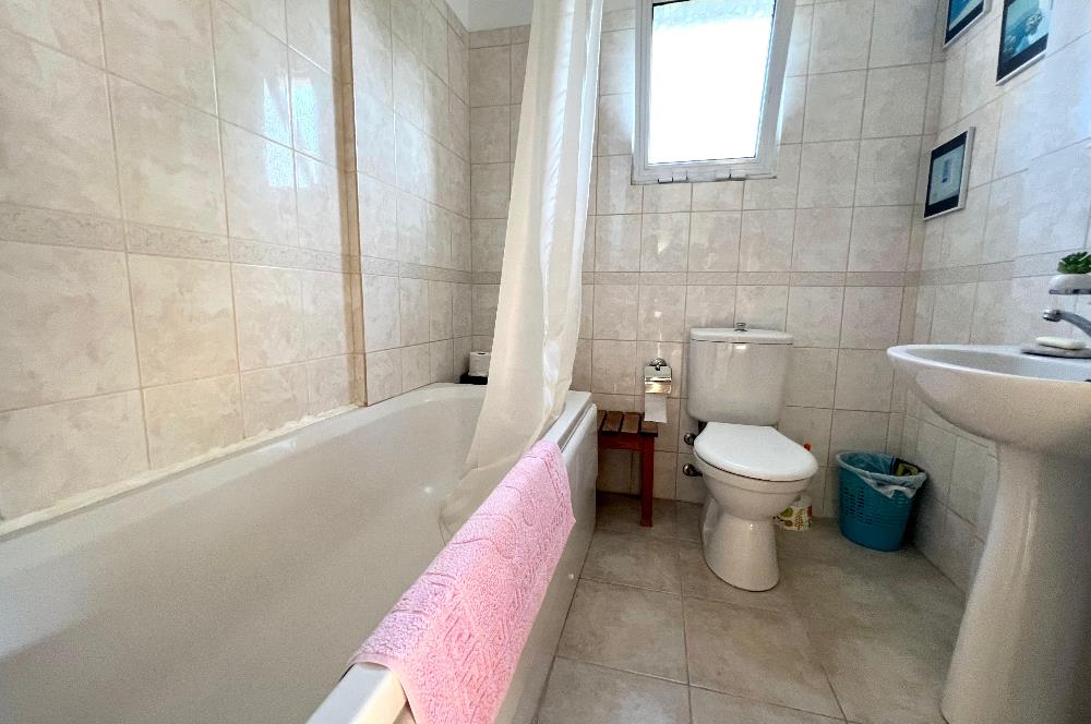 Girne Ozanköy Havuzlu Geniş Arsalı 3+1 Villa