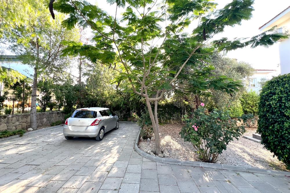 Girne Ozanköy Havuzlu Geniş Arsalı 3+1 Villa