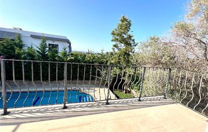 Girne Ozanköy Havuzlu Geniş Arsalı 3+1 Villa