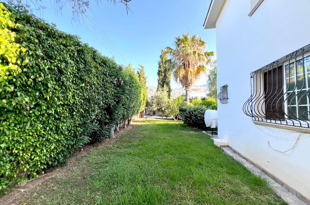 Girne Ozanköy Havuzlu Geniş Arsalı 3+1 Villa