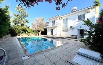 Girne Ozanköy Havuzlu Geniş Arsalı 3+1 Villa