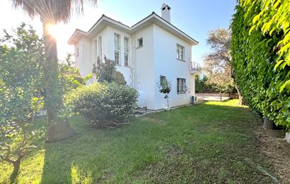 Girne Ozanköy Havuzlu Geniş Arsalı 3+1 Villa