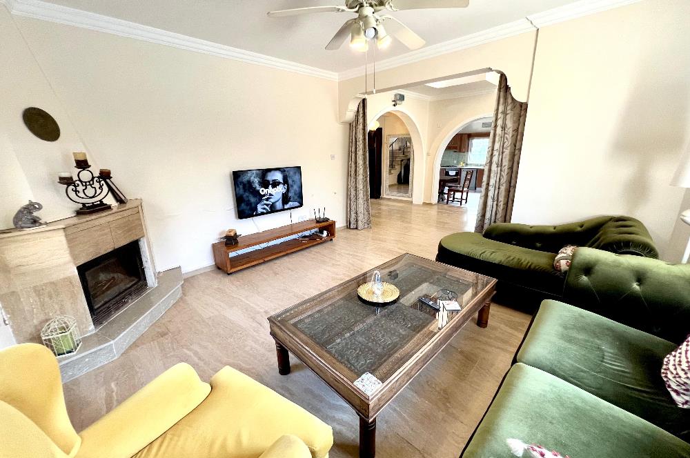 Girne Ozanköy Havuzlu Geniş Arsalı 3+1 Villa