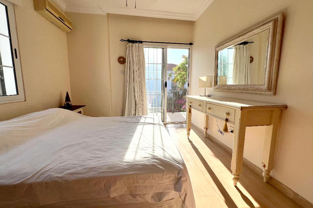 Girne Ozanköy Havuzlu Geniş Arsalı 3+1 Villa