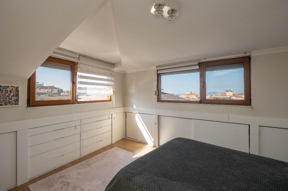 KÜÇÜKYALI'DA 3+2 150m2 NET TERASLI YENİ BAKIMLI DUBLEKS