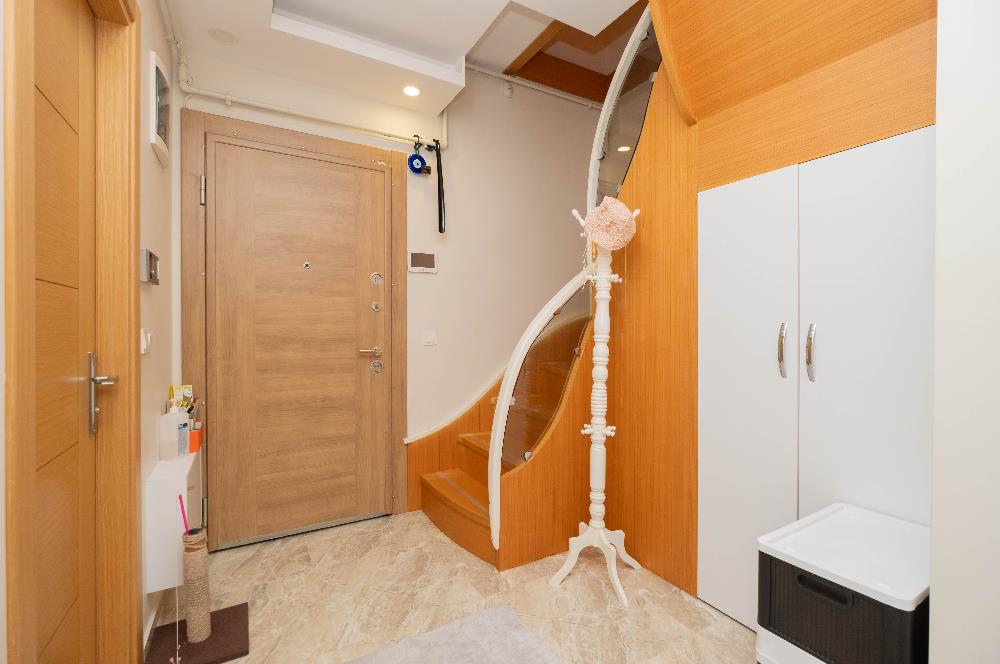KÜÇÜKYALI'DA 3+2 150m2 NET TERASLI YENİ BAKIMLI DUBLEKS