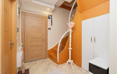 KÜÇÜKYALI'DA 3+2 150m2 NET TERASLI YENİ BAKIMLI DUBLEKS