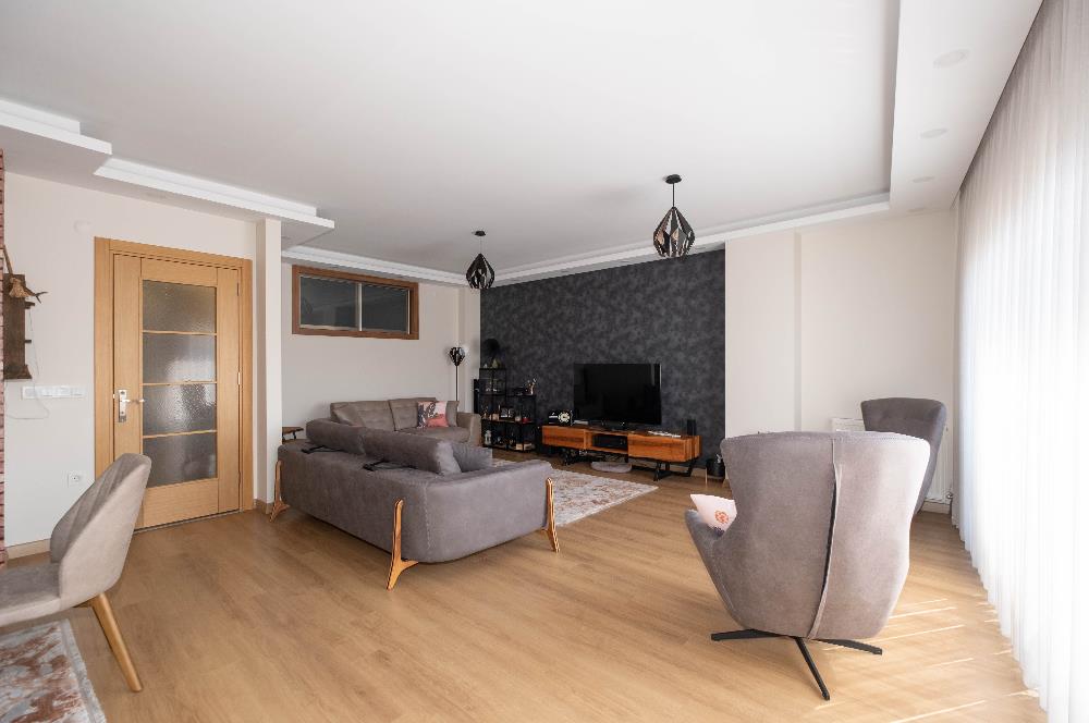 KÜÇÜKYALI'DA 3+2 150m2 NET TERASLI YENİ BAKIMLI DUBLEKS