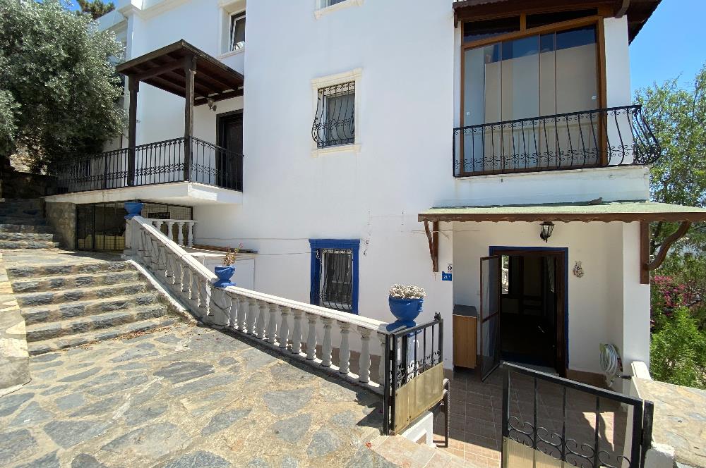 Bodrum Umurca’da Satılık Kısmi Deniz Manzaralı Geniş 2+1 Giriş Katı Daire