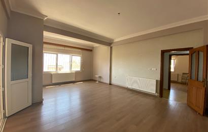 Bodrum Umurca’da Satılık Kısmi Deniz Manzaralı Geniş 2+1 Giriş Katı Daire