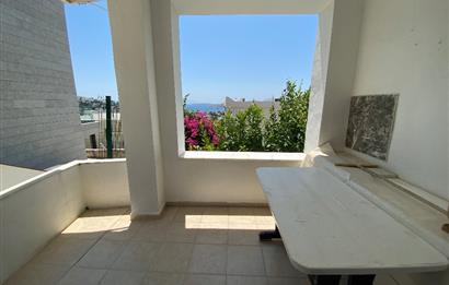 Bodrum Umurca’da Satılık Kısmi Deniz Manzaralı Geniş 2+1 Giriş Katı Daire