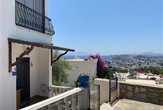 Bodrum Umurca’da Satılık Kısmi Deniz Manzaralı Geniş 2+1 Giriş Katı Daire