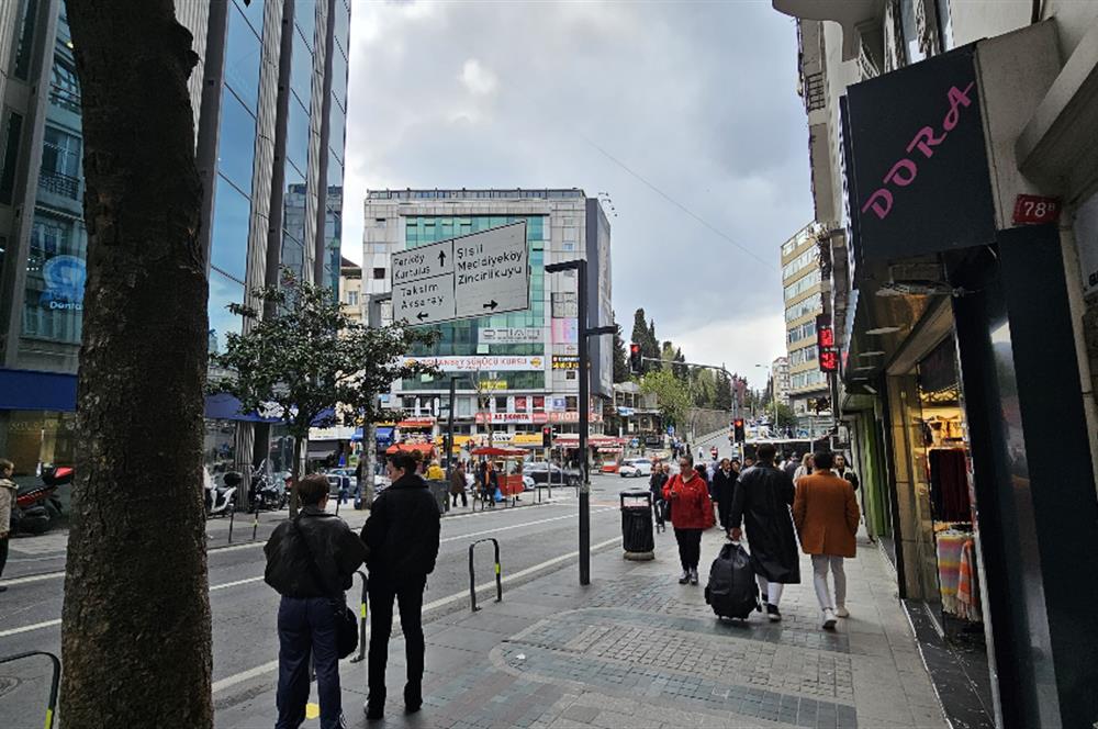 NİŞANTAŞI RUMELİ CADDESİ ÜZERİNDE KİRALIK BÜRO&OFİS
