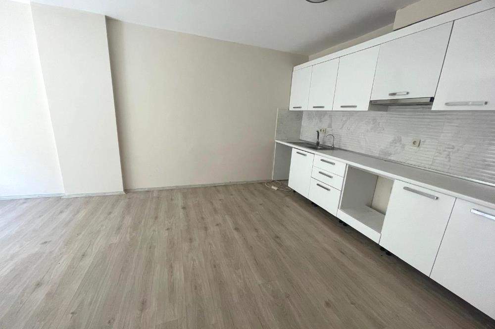 ÜNALANDA HER İŞE UYGUN KİRALIK OFİS