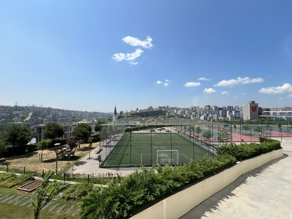 5.Levent Torunlarda Satılık 2+1 8.Kat Köşe Daire