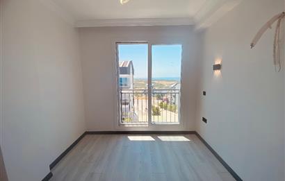 Didim, Hisar Mahallesi'nde Panoramik Deniz Manzaralı – Ön Cephe Sıfır 2+1 Daire 