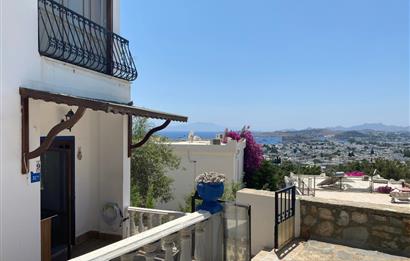 Bodrum Umurca’da Satılık Kısmi Deniz Manzaralı Geniş 2+1 Giriş Katı Daire