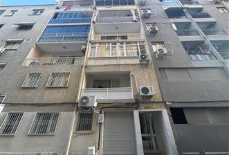 Karşıyaka Tersane'de Merkezi Lokasyonda Satılık 3+1 Daire