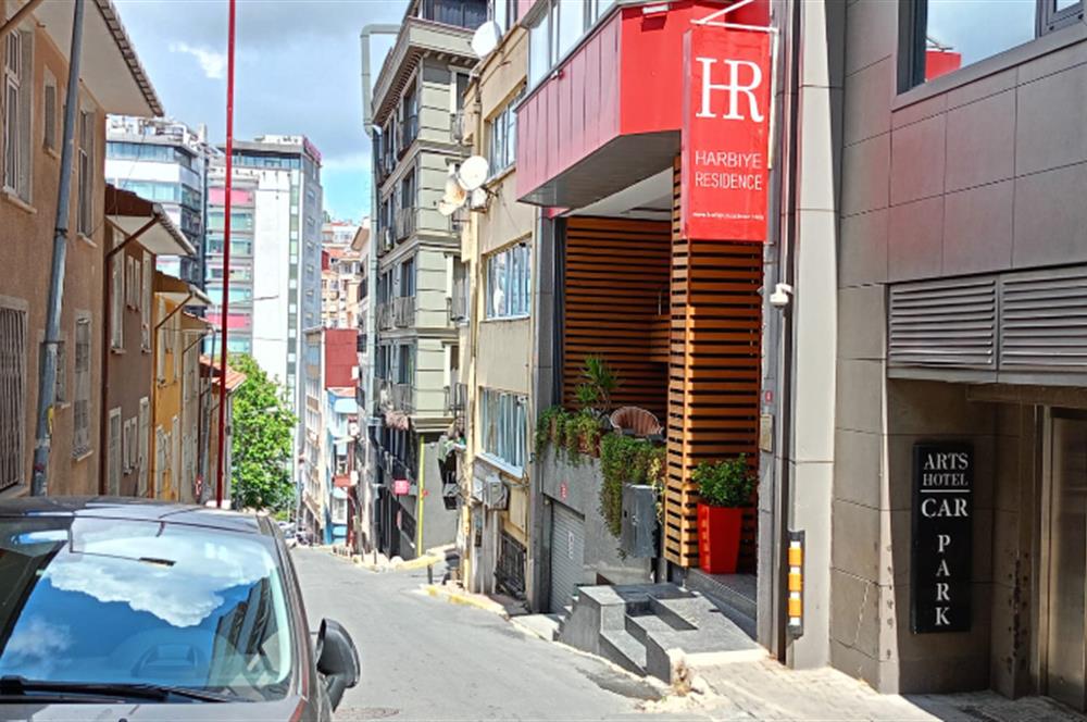 HARBİYE ASKERİ MÜZE'NİN KARŞISINDAKİ SOKAKTA SATILIK DAİRE