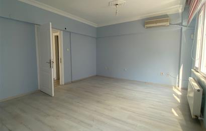ERGENEKON CADDESİNDE KONUT VE OFİSE UYGUN KİRALIK DAİRE&OFİS