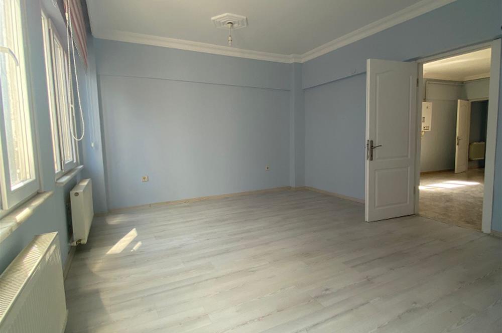 ERGENEKON CADDESİNDE KONUT VE OFİSE UYGUN KİRALIK DAİRE&OFİS