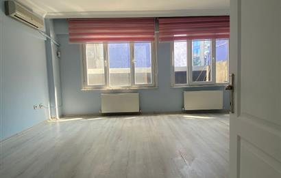 ERGENEKON CADDESİNDE KONUT VE OFİSE UYGUN KİRALIK DAİRE&OFİS