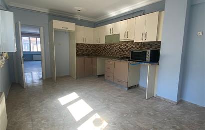 ERGENEKON CADDESİNDE KONUT VE OFİSE UYGUN KİRALIK DAİRE&OFİS