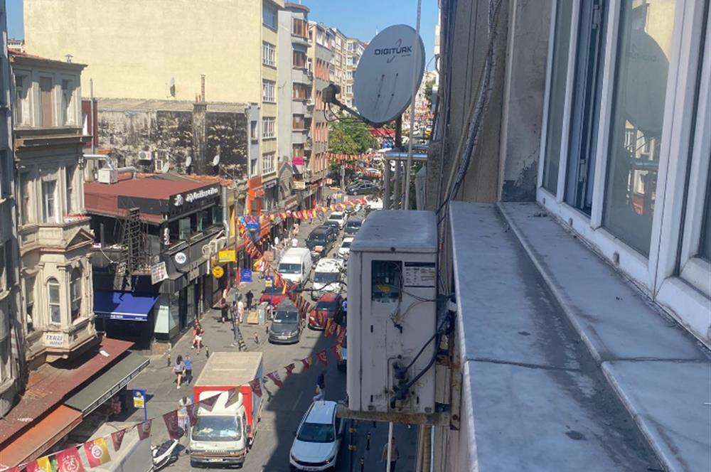 ERGENEKON CADDESİNDE KONUT VE OFİSE UYGUN KİRALIK DAİRE&OFİS