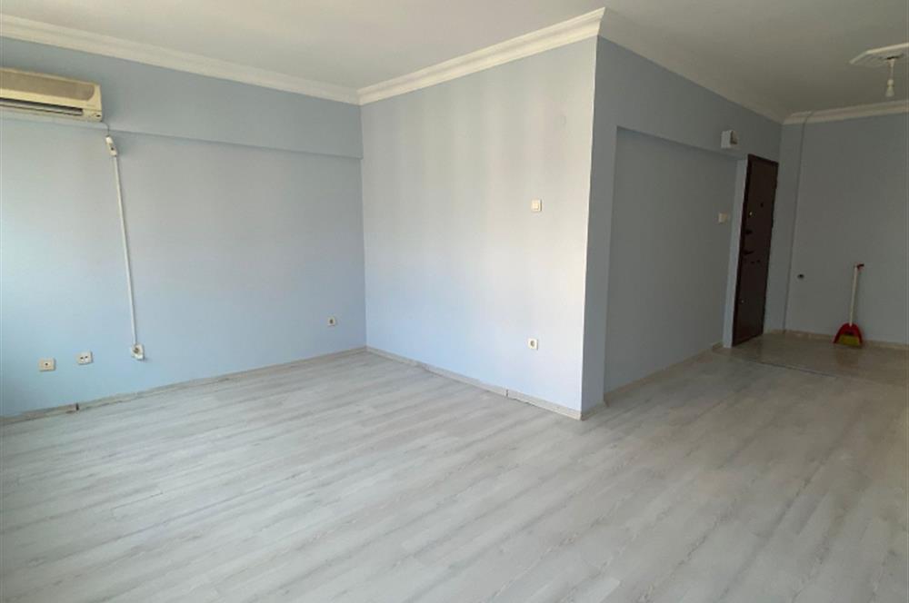 ERGENEKON CADDESİNDE KONUT VE OFİSE UYGUN KİRALIK DAİRE&OFİS