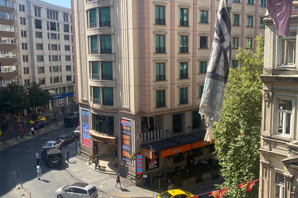ERGENEKON CADDESİNDE KONUT VE OFİSE UYGUN KİRALIK DAİRE&OFİS