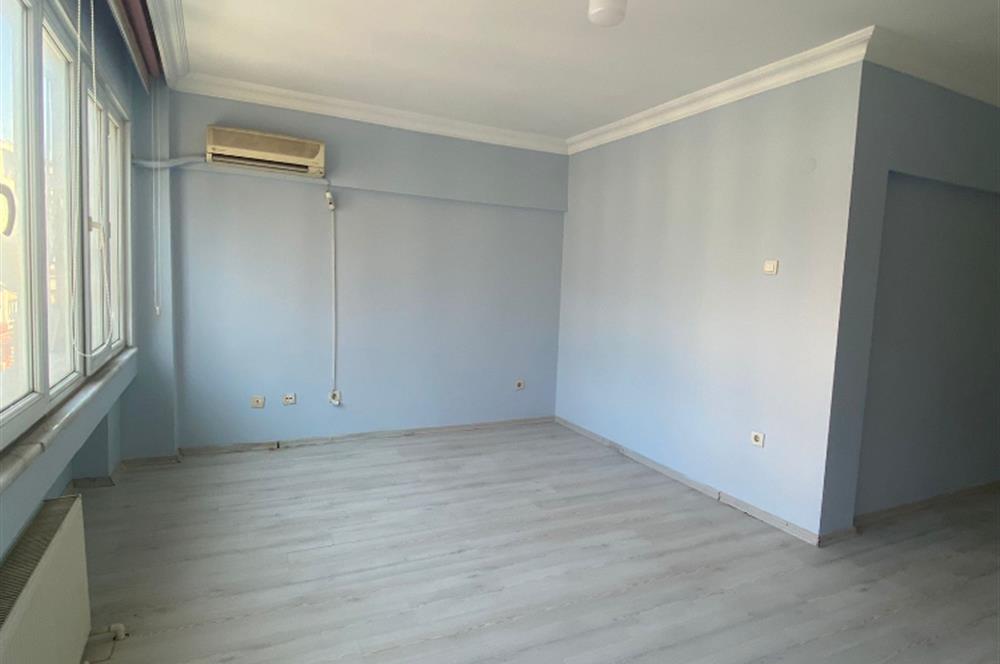 ERGENEKON CADDESİNDE KONUT VE OFİSE UYGUN KİRALIK DAİRE&OFİS