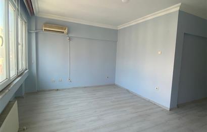 ERGENEKON CADDESİNDE KONUT VE OFİSE UYGUN KİRALIK DAİRE&OFİS