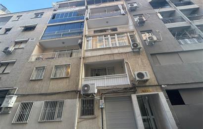 Karşıyaka Tersane'de Merkezi Lokasyonda Satılık 3+1 Daire
