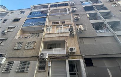 Karşıyaka Tersane'de Merkezi Lokasyonda Satılık 3+1 Daire