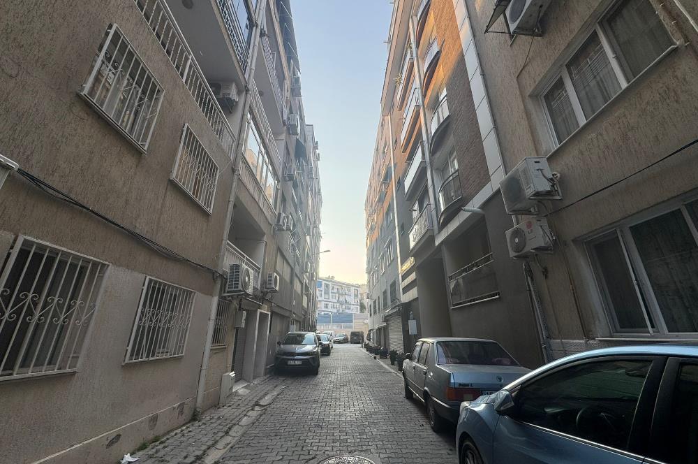 Karşıyaka Tersane'de Merkezi Lokasyonda Satılık 3+1 Daire
