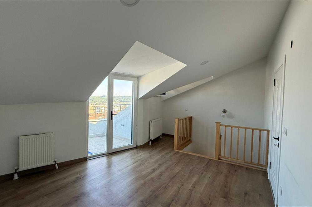 Kemerburgaz'da Kiralık 2+2 Çatı Dublex Daire