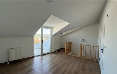 Kemerburgaz'da Kiralık 2+2 Çatı Dublex Daire