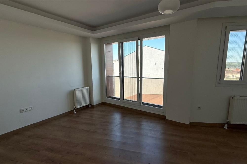 Kemerburgaz'da Kiralık 2+2 Çatı Dublex Daire
