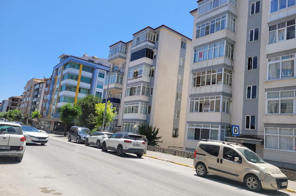 C21 BAL'DAN TEKNIK LISE CADDESİ ÜZERİNDE KİRALIK 3+1 DAİRE