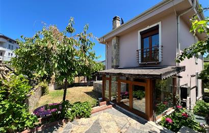 Kilyos Merkez'de Köşe Konumda Tam Müstakil 6+1 Satılık Villa