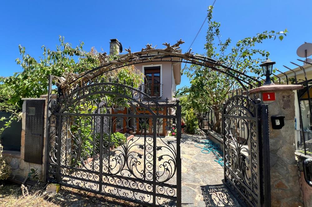 Kilyos Merkez'de Köşe Konumda Tam Müstakil 6+1 Satılık Villa
