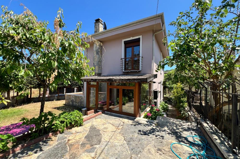 Kilyos Merkez'de Köşe Konumda Tam Müstakil 6+1 Satılık Villa